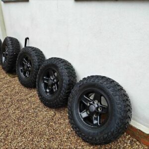 2008 Land Rover Defender 90 XS Boost alloy wheels and tyres