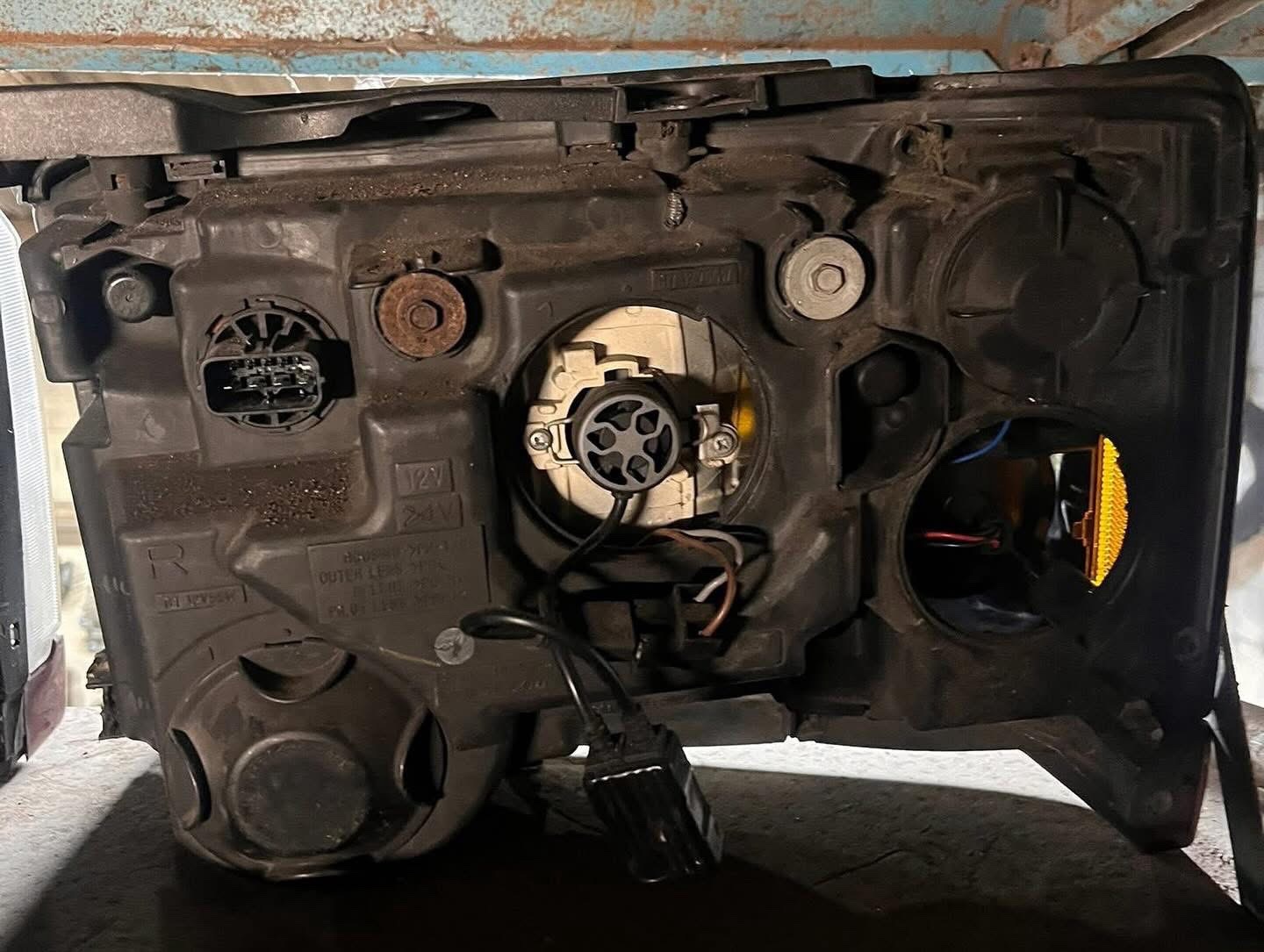 Discovery 2 Headlights - Image 2